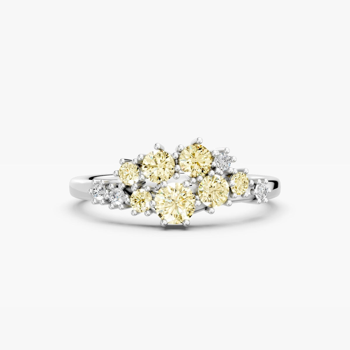 ZRGM048 klyngering i 14 kt. hvidguld med gule og hvide lab-grown diamanter set forfra