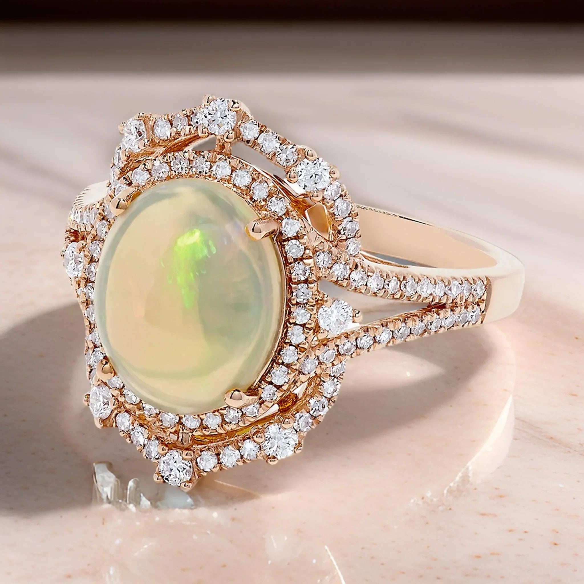 14K Rosaguld Cocktailring med Opal og Diamanter | 4.06 ct