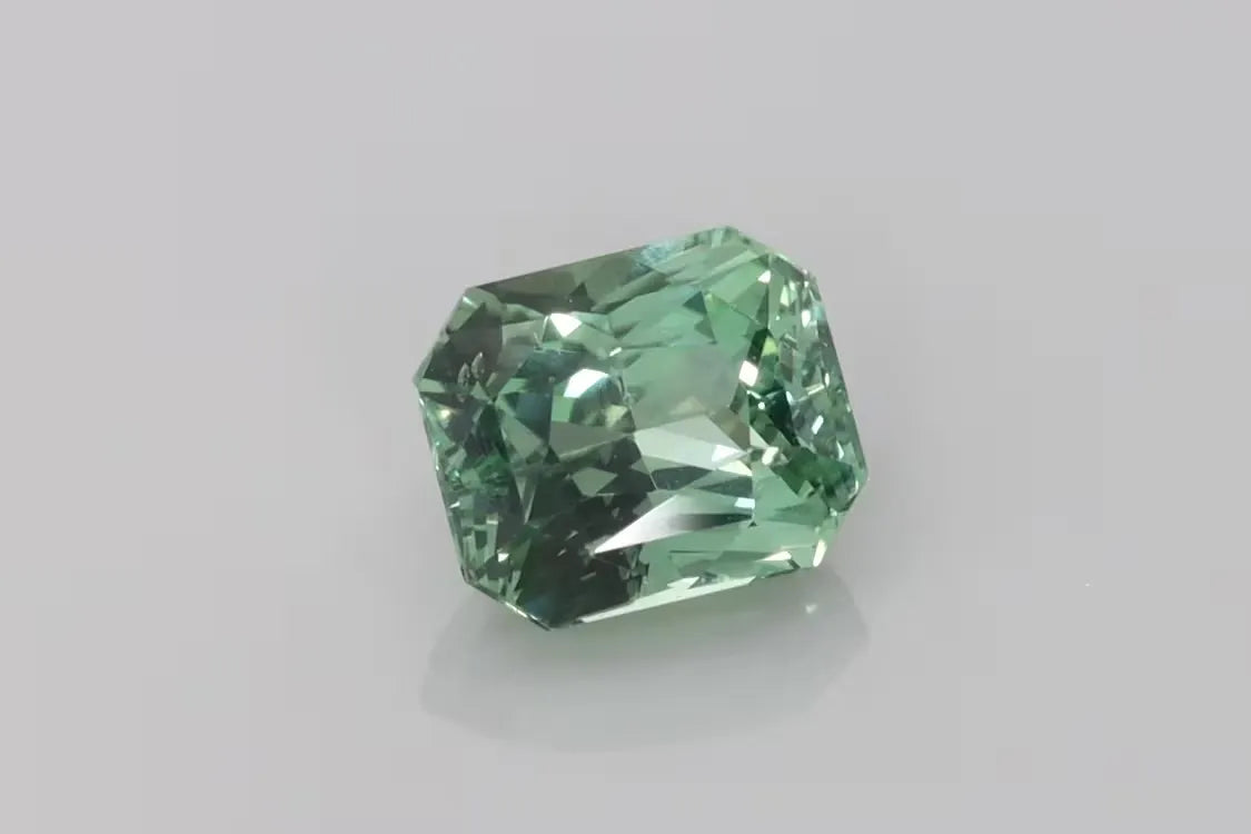 2.60ct Emerald Natural Sapphire (Colour Green, Clarity Eye Clean, Cut Faceted)