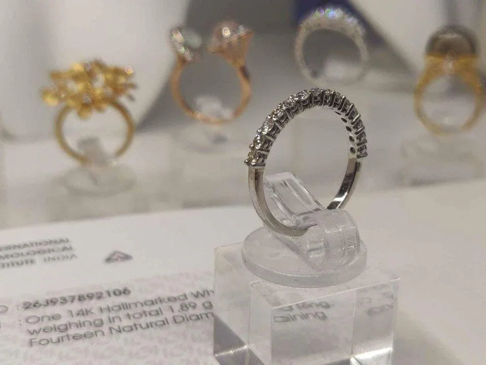 Alliancering i 14 KT Hvidguld med 0.46 CT Brillanter | MANICH