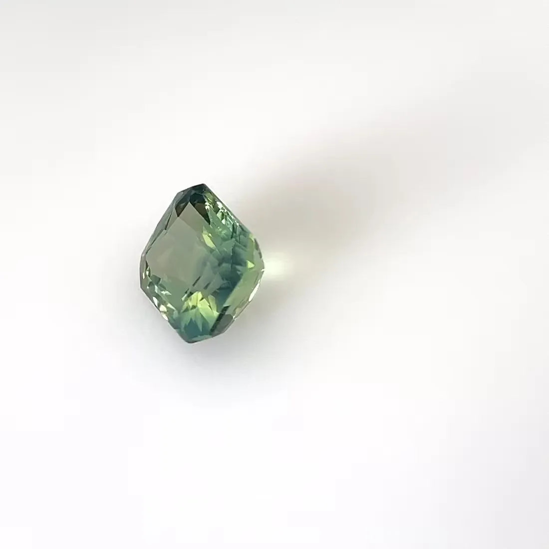 4.52ct Emerald Natural Sapphire (Colour Green, Clarity Eye Clean, Cut Faceted)