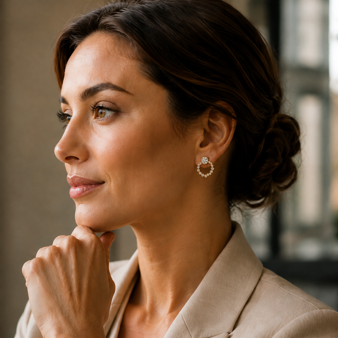 Diamant Cirkel Øreringe på model – businesslook, 14 karat guld