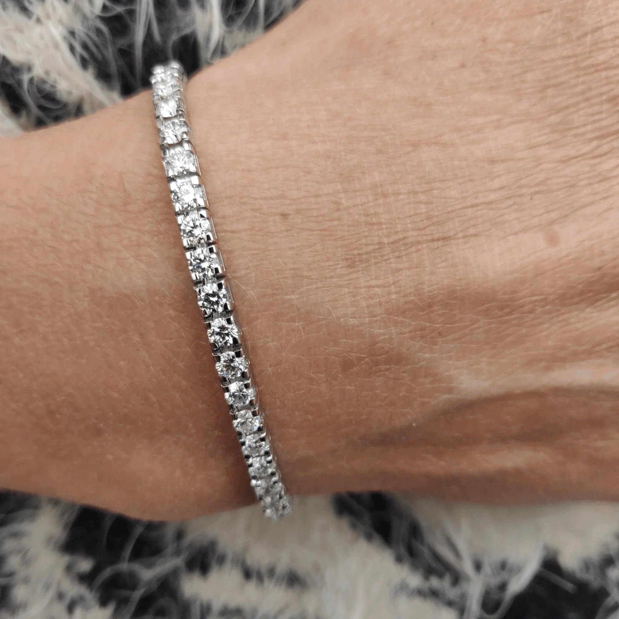 Klassisk tennis armbånd med brillanter, 5ct diamanter i 18K hvidguld