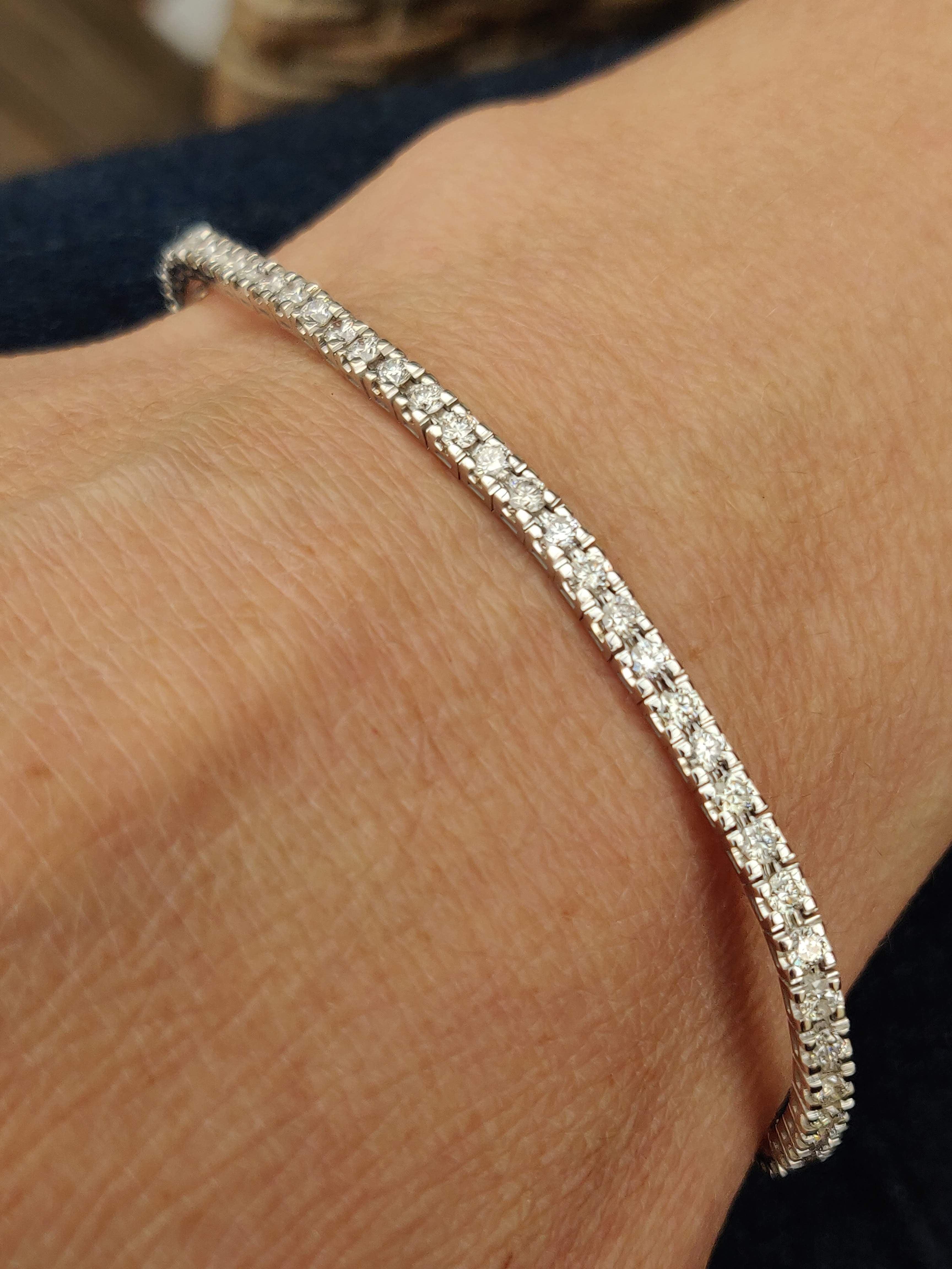 Tennisarmbånd på 2.5carat F-G,SI i 18K hvidguld