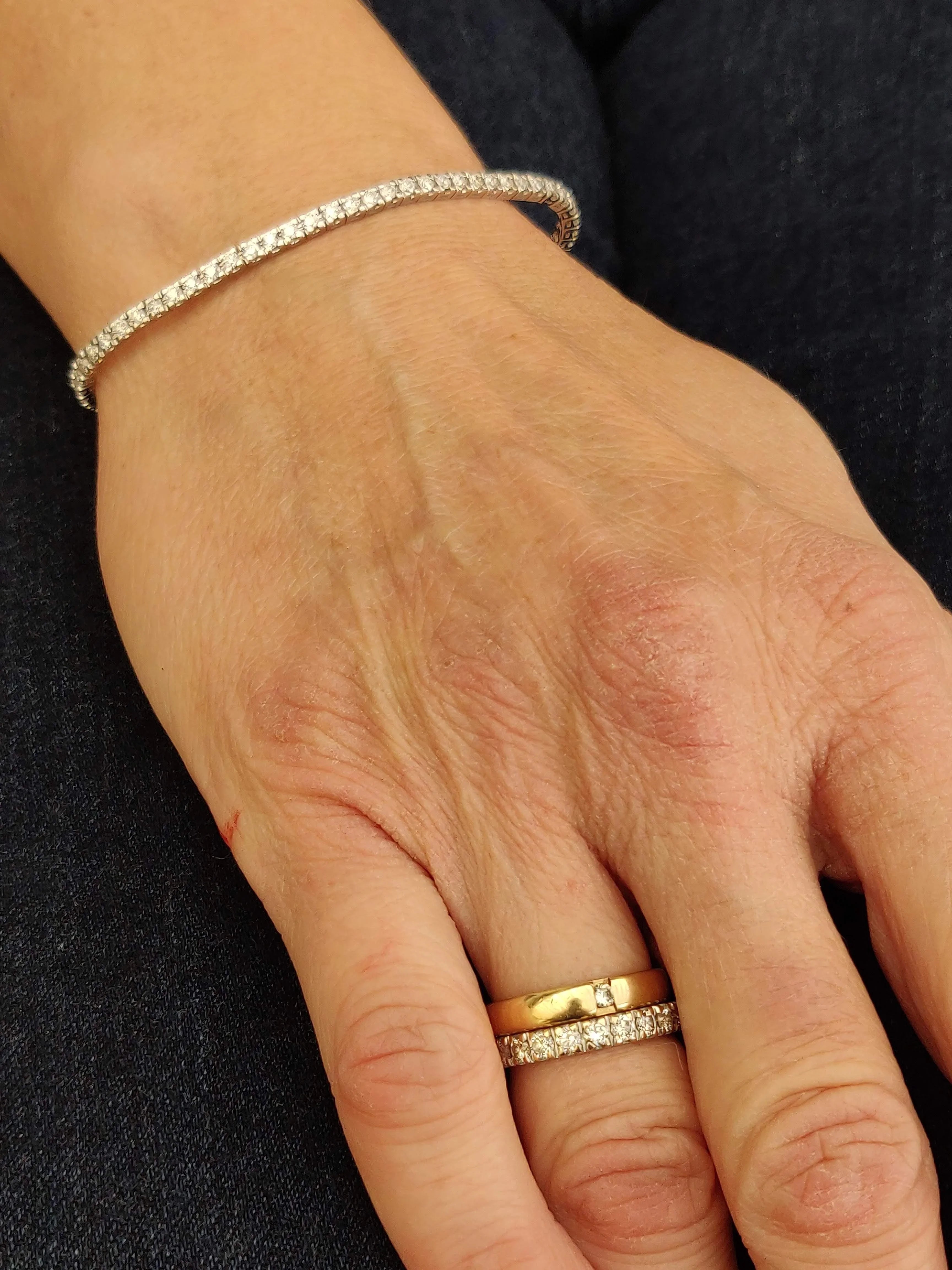 Tennisarmbånd på 2.5carat F-G,SI i 18K hvidguld