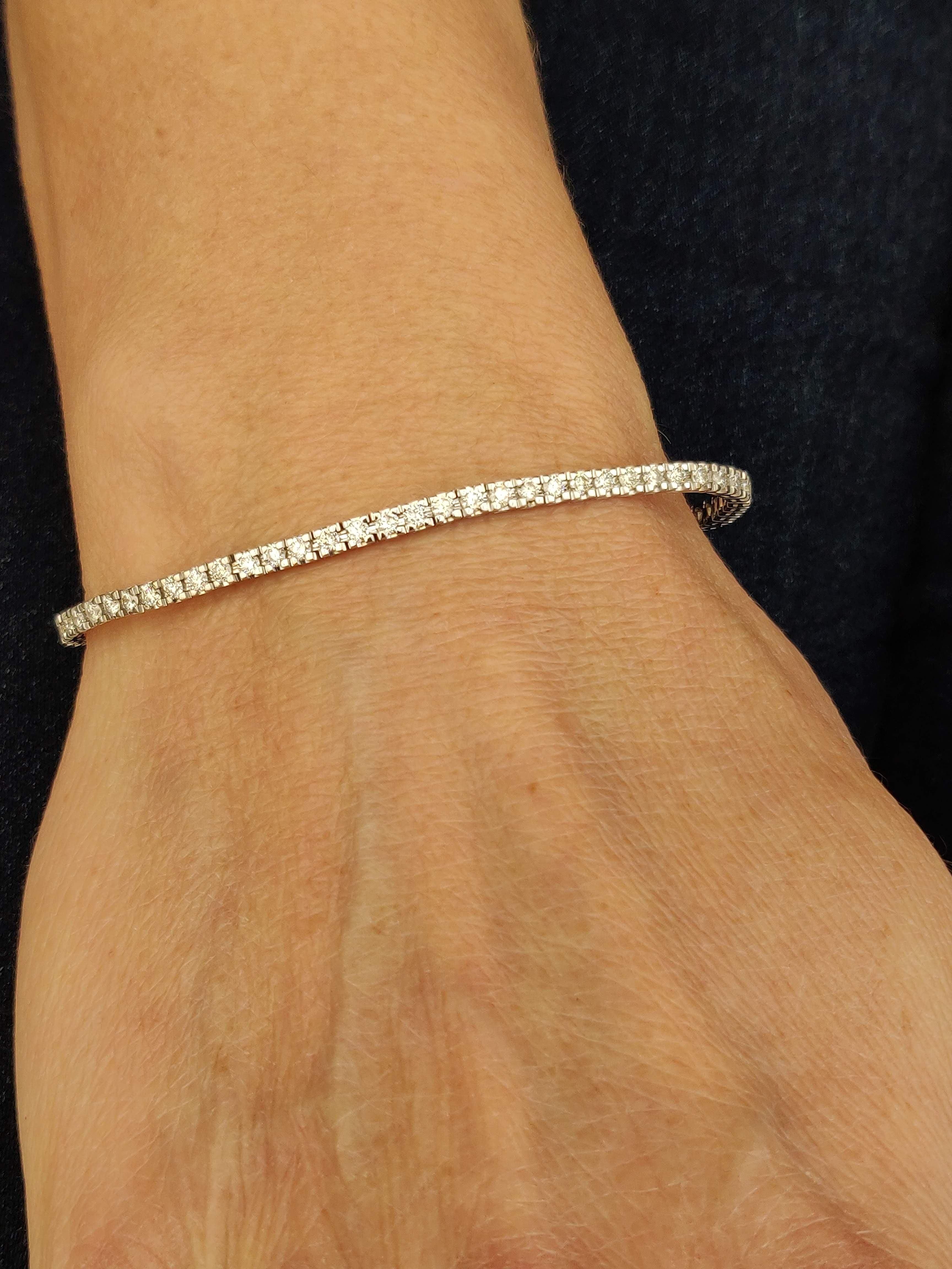 Tennisarmbånd på 2.5carat F-G,SI i 18K hvidguld
