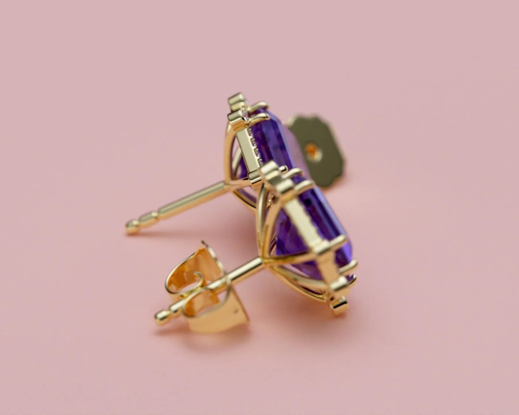 Oktagonale Amethyst Ørestikker med Diamant Halo i 14K Guld
