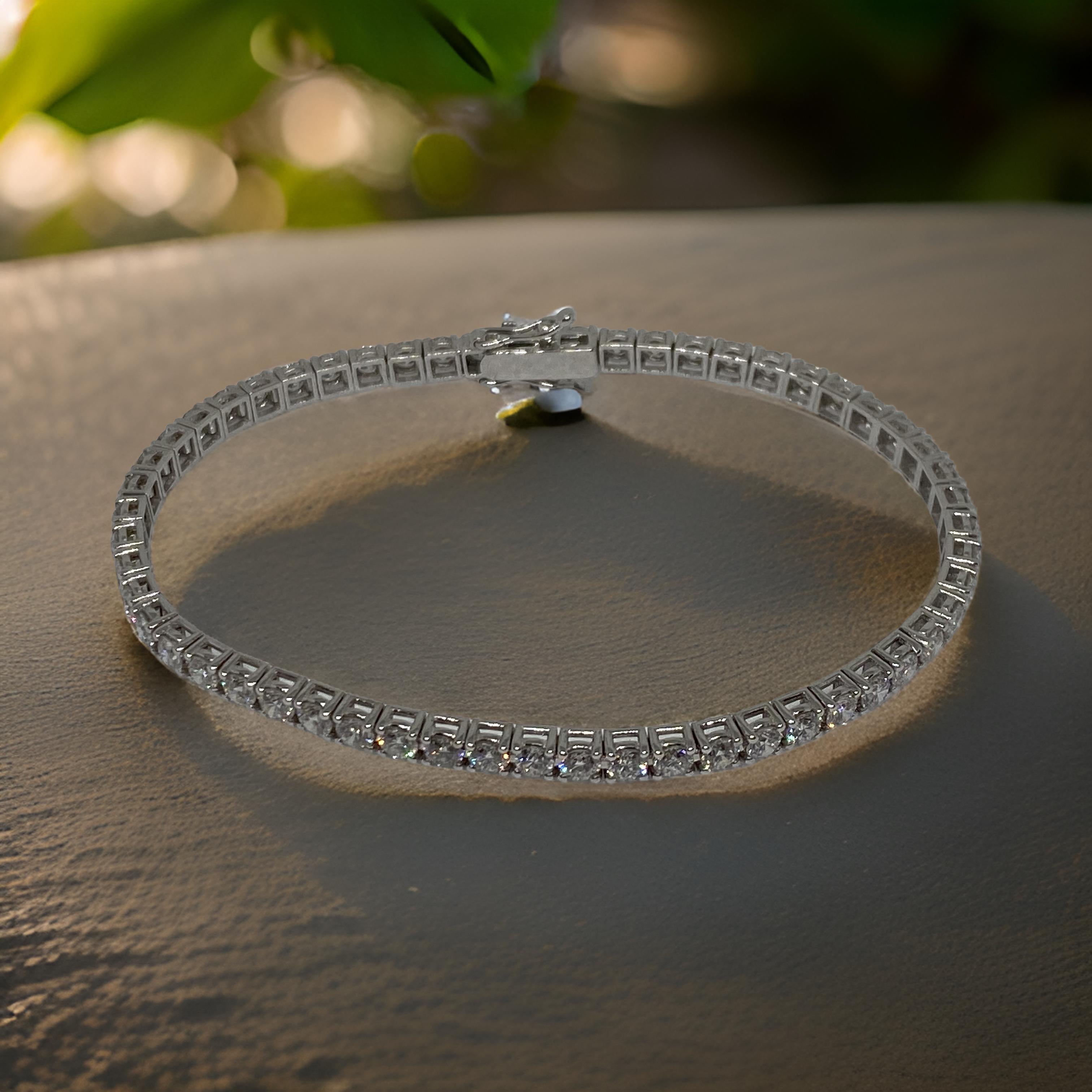 Tennisarmbånd på 4.5 ct. i 18 karat hvidguld