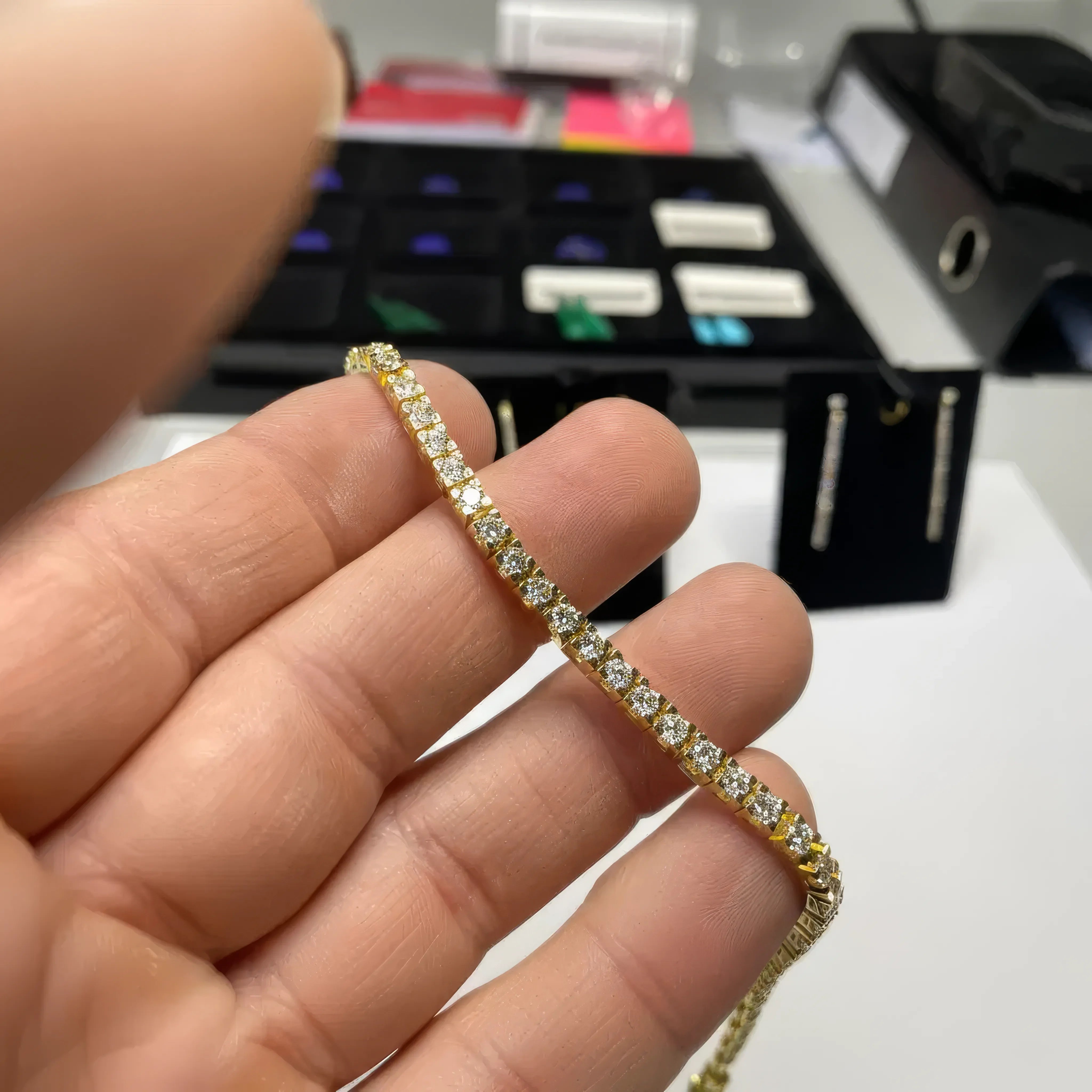 Italiensk tennisarmbånd i guld med lab grown diamanter