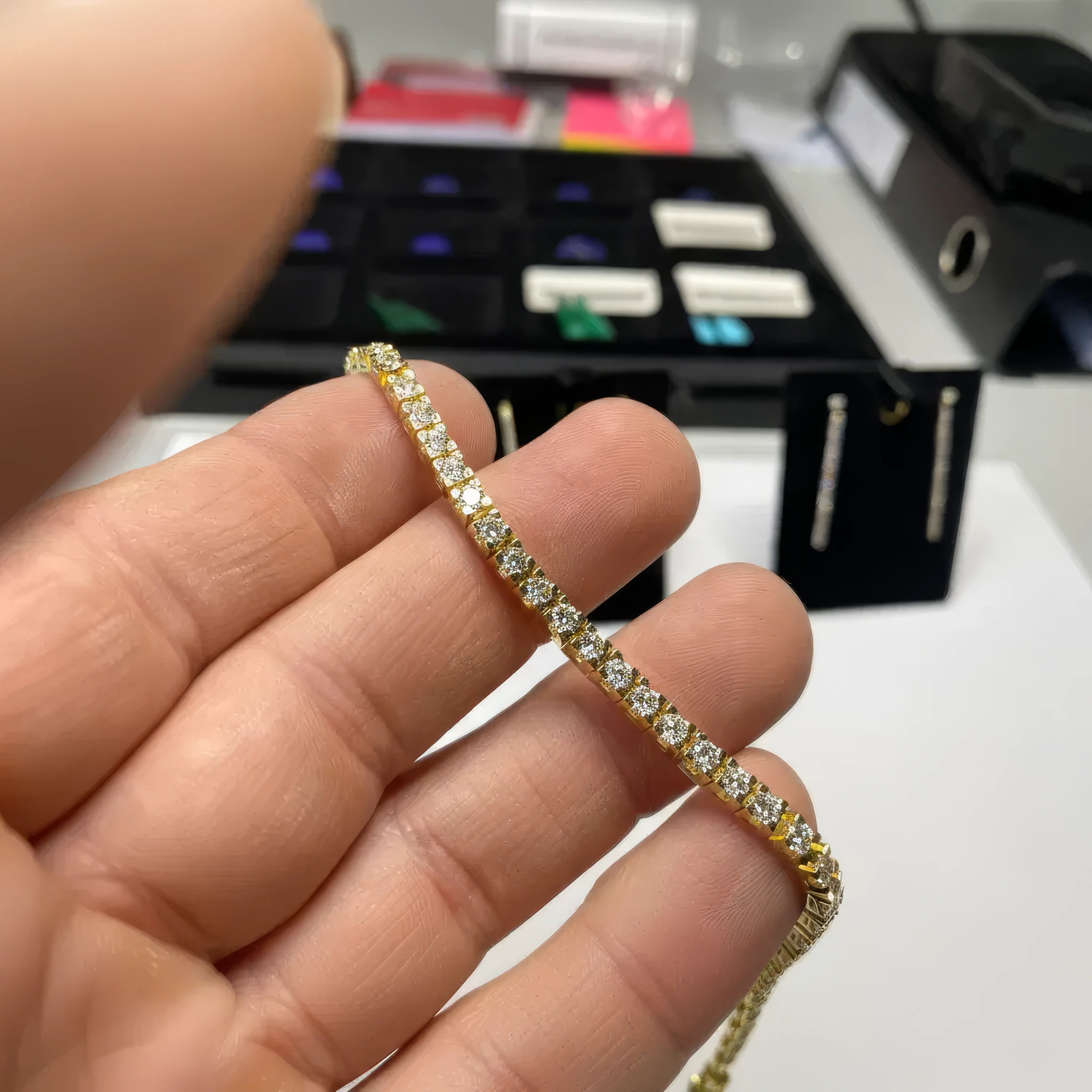 Italiensk tennisarmbånd i guld med lab grown diamanter