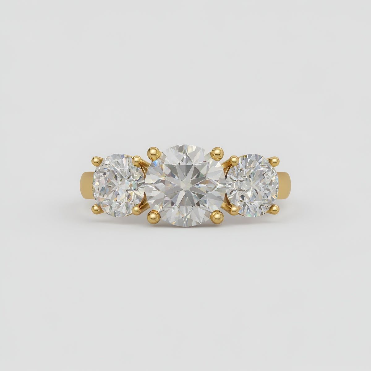 ZRG01 3-stens diamantring med 1,18 ct centersten og to 0,59 ct sidesten, 14 kt. gulguld, ovenfra
