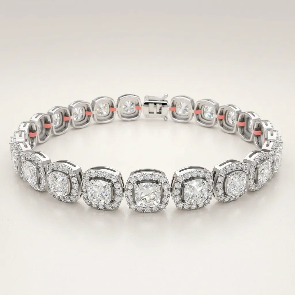 Lab diamant tennisarmbånd i 18kt hvidguld — studiobillede der viser fuld rundt design og pavé-halo fatning
