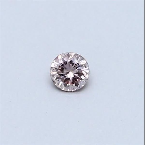 360 graders videovisning af GIA Pink diamant på 0.10 CT. I Fancy Brown Pink farve med GD kvalitet. Sten roterer jævnt og viser ædelstens gennemsigtighed, slibning og farveintensitet. Pris: 12.500 DKK