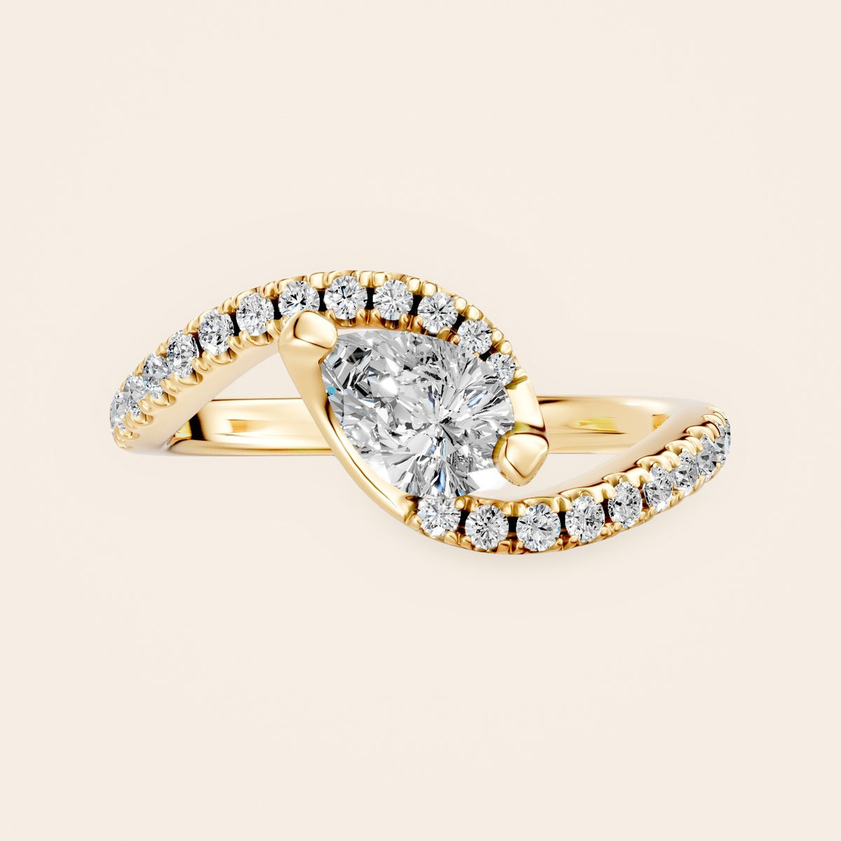RT033 bypass diamantring med dråbeslebet diamant i 14 kt. gulguld – forfra
