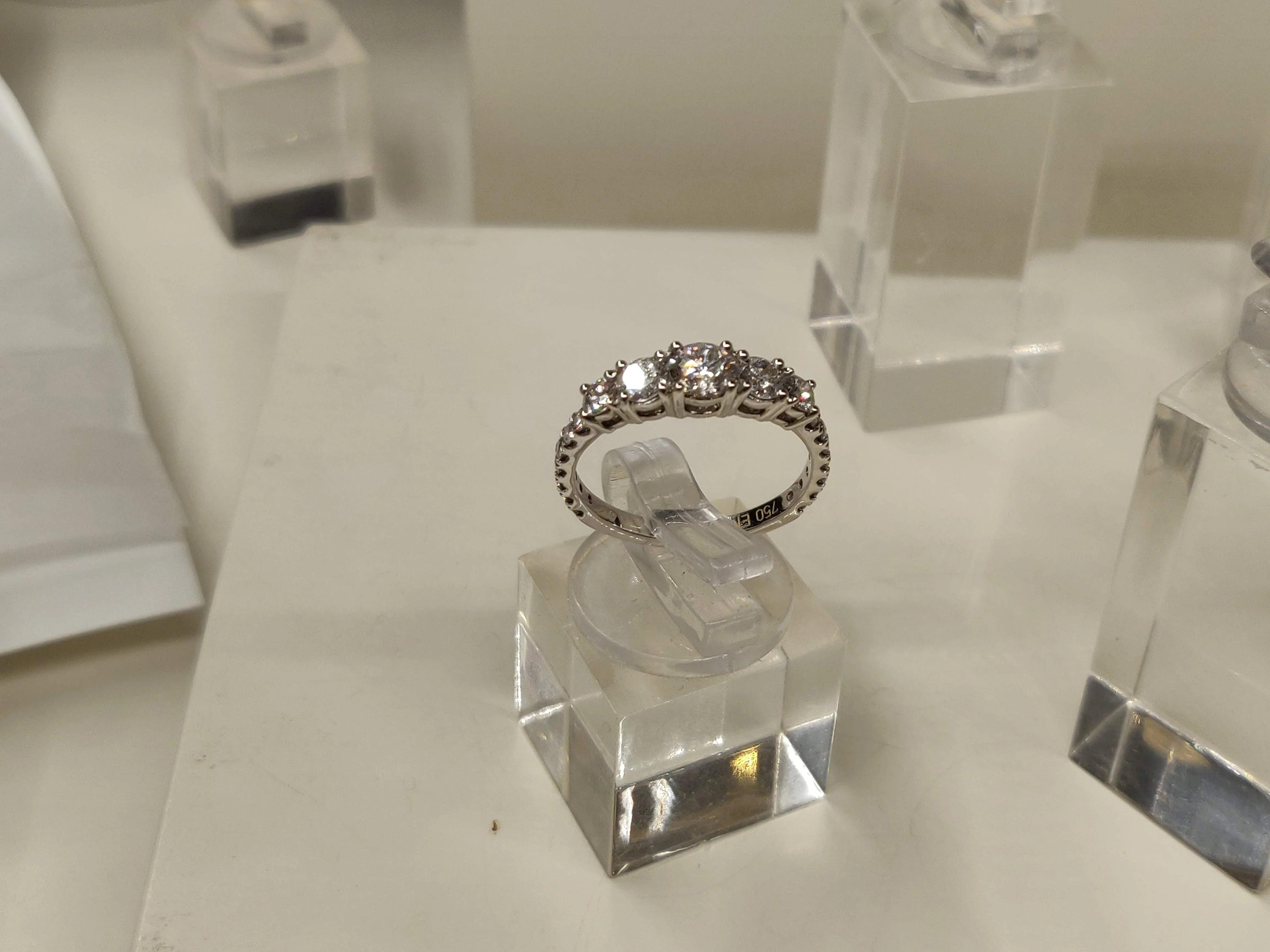 Alliancering i 18 Karat Hvidguld med 1.30 CT Wesselton | MANICH