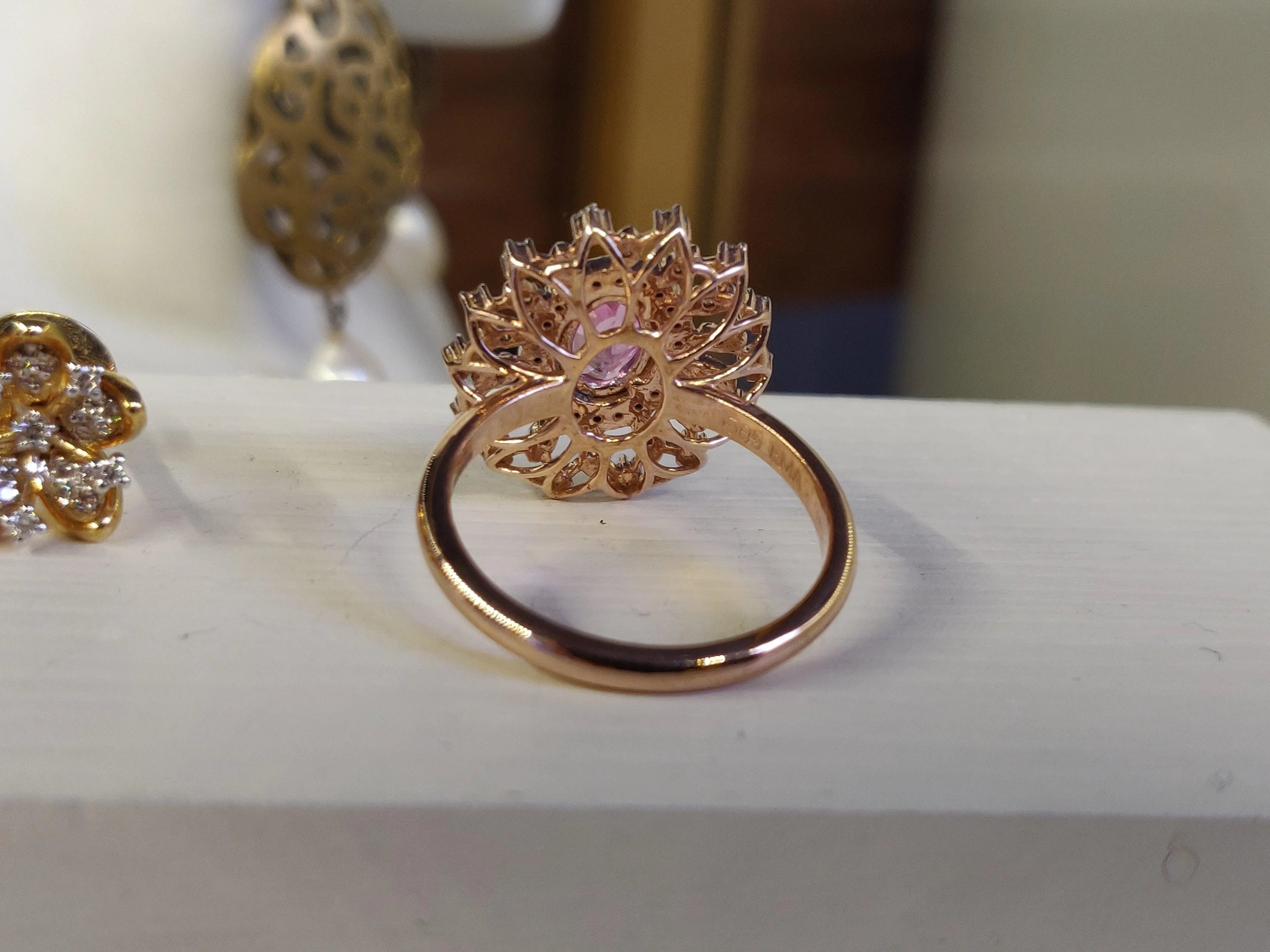 14 KT Rosaguld Ring med Pink Safir & Brillanter | MANICH