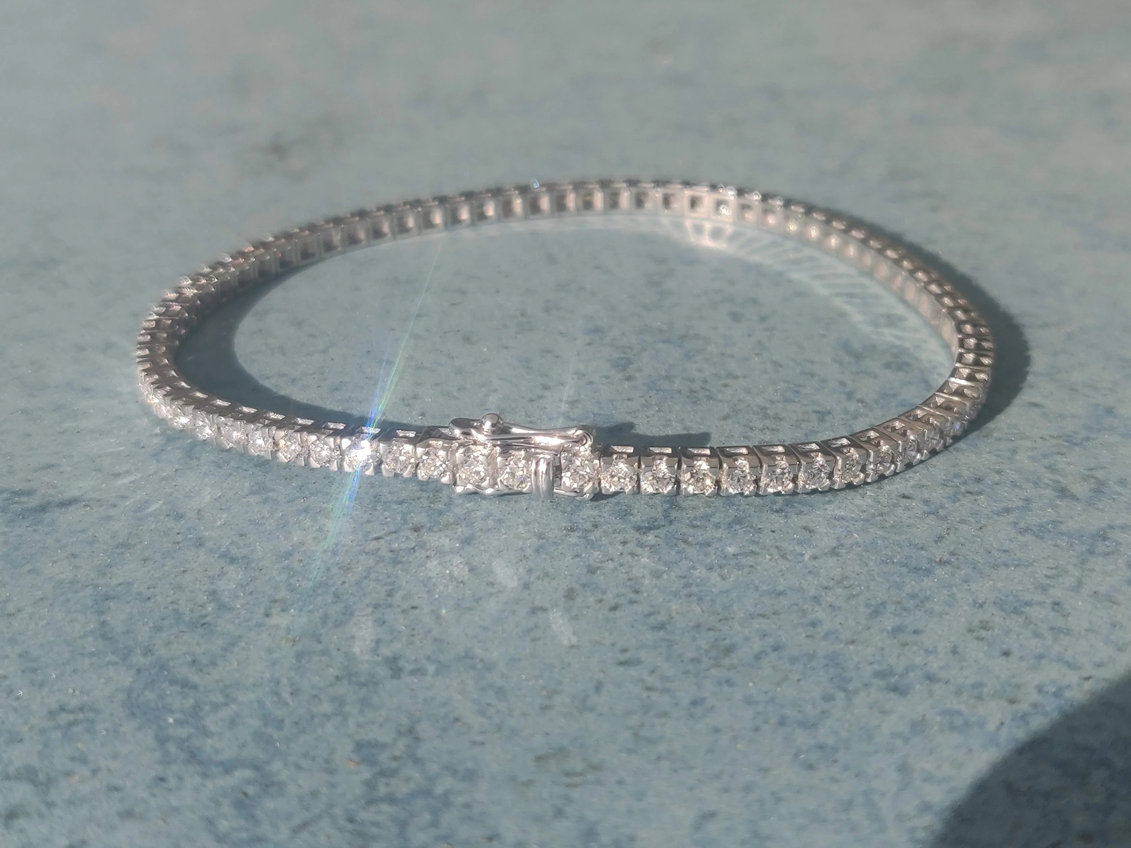 Tennisarmbånd på 3.0 carat F-G,VS-SI i 18K hvidguld