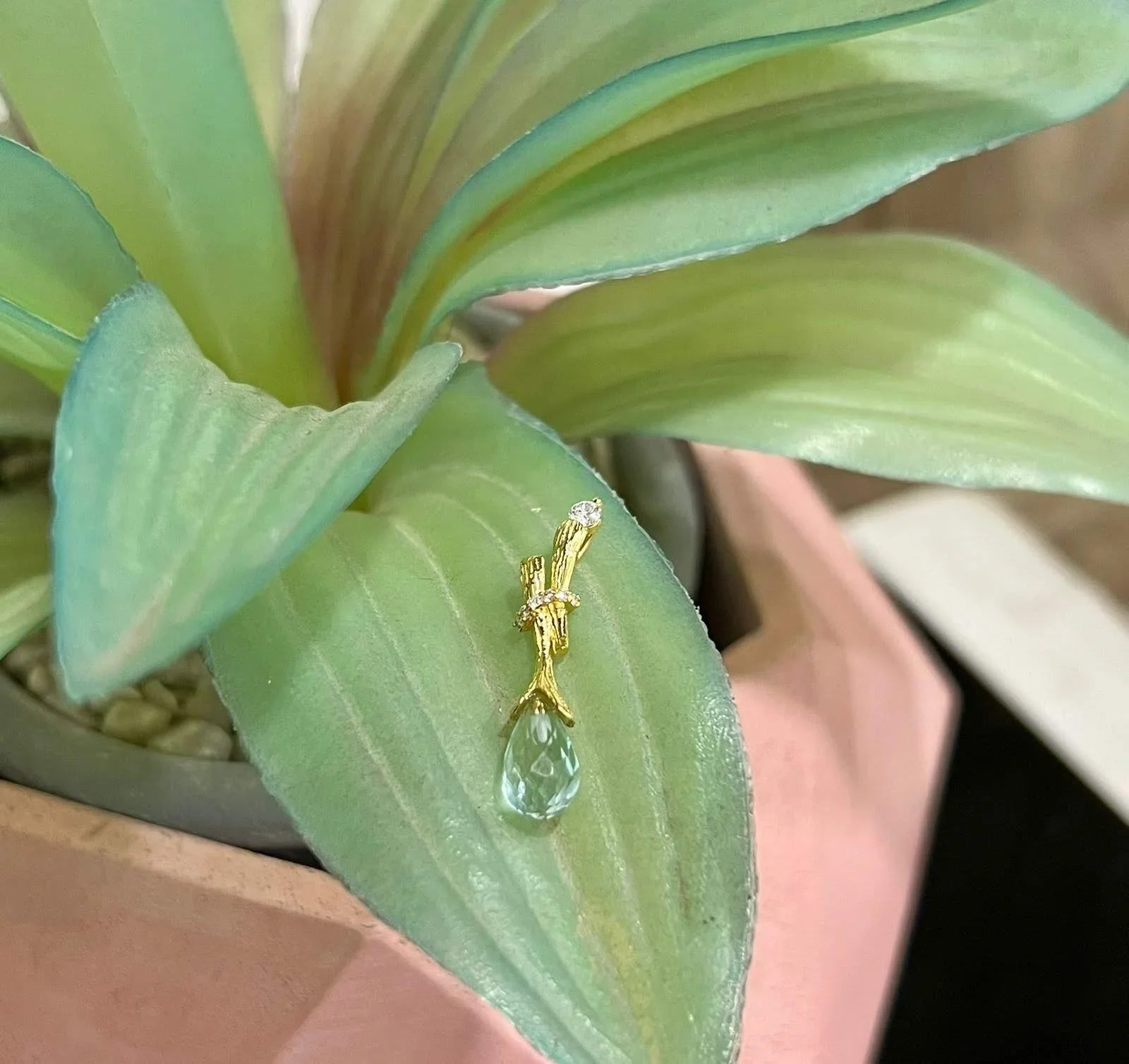 Topas vedhæng med 0.11 ct. brillanter