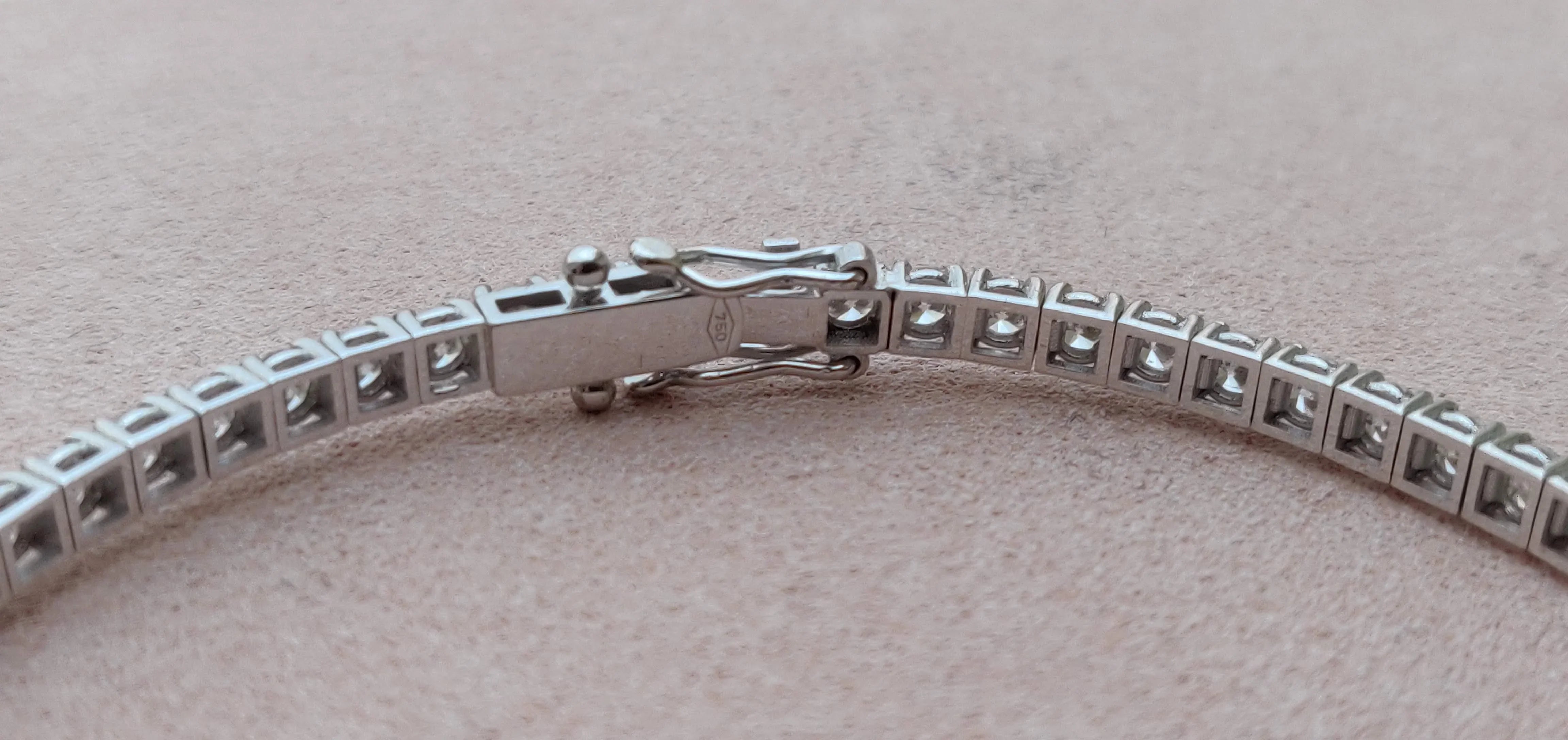 Tennisarmbånd på 4.0 ct. i 18 karat hvidguld