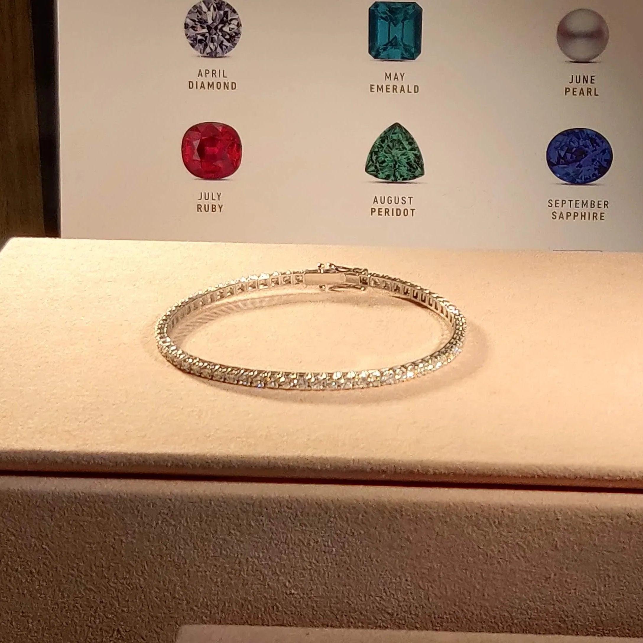 Tennisarmbånd med 4.0 ct brillantslebne diamanter i 18 karat hvidguld fra Manich Jewelry
