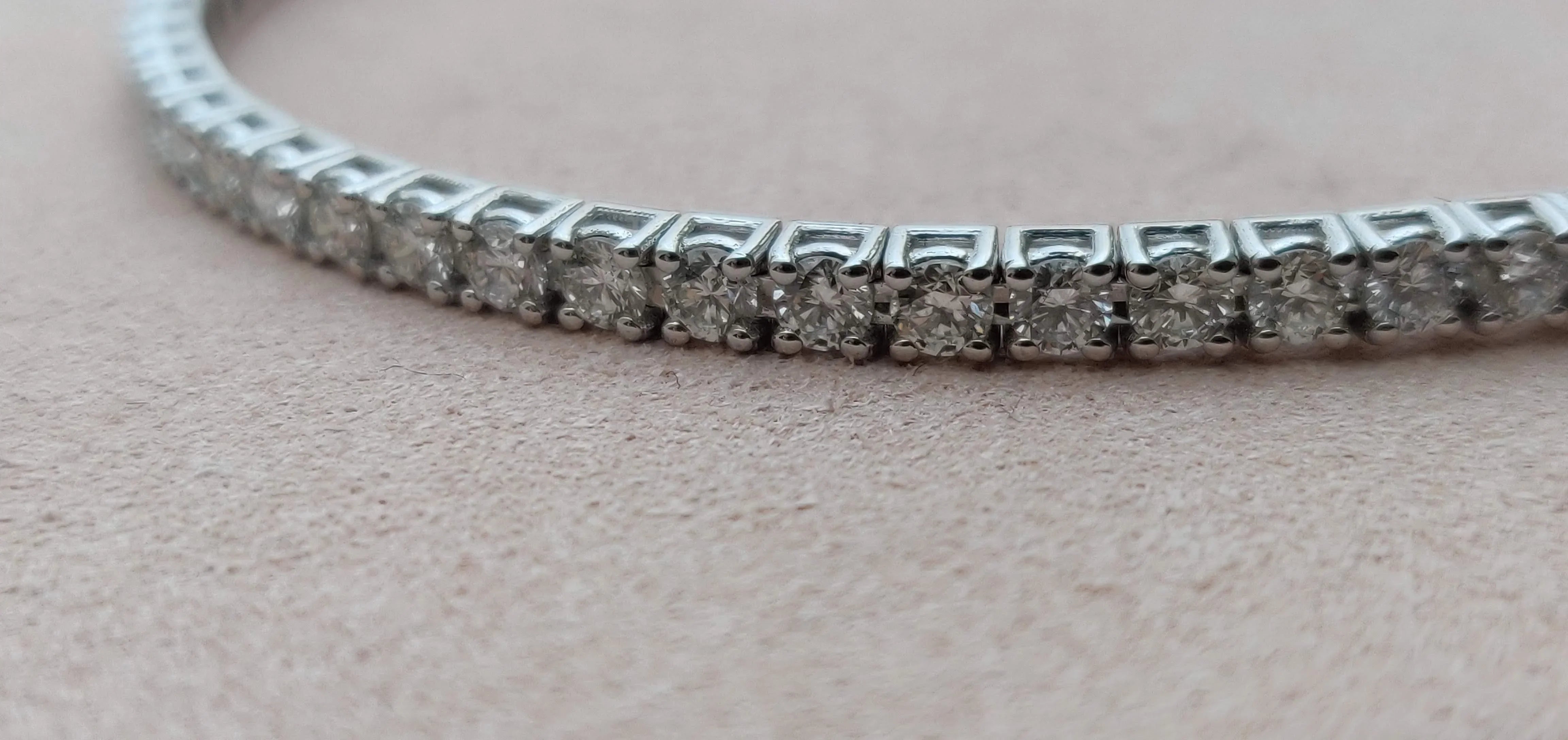 Tennisarmbånd på 4.0 ct. i 18 karat hvidguld