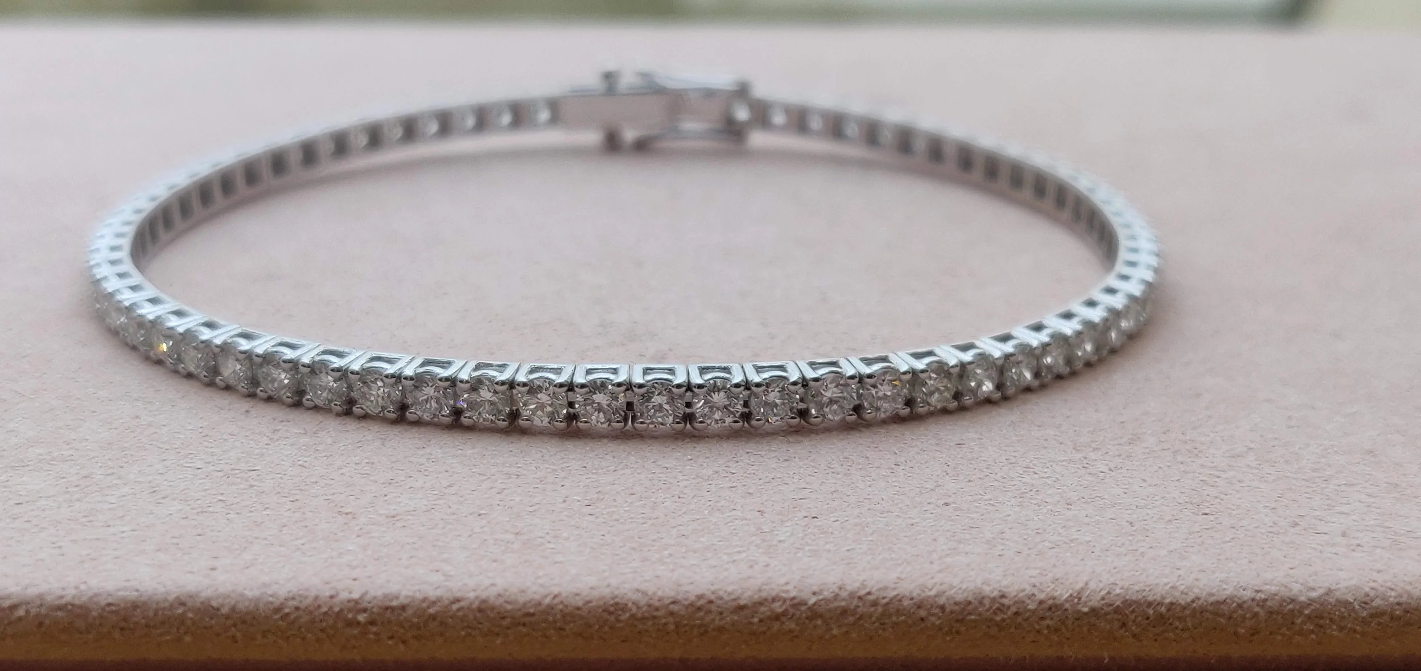 Tennisarmbånd på 4.0 ct. i 18 karat hvidguld