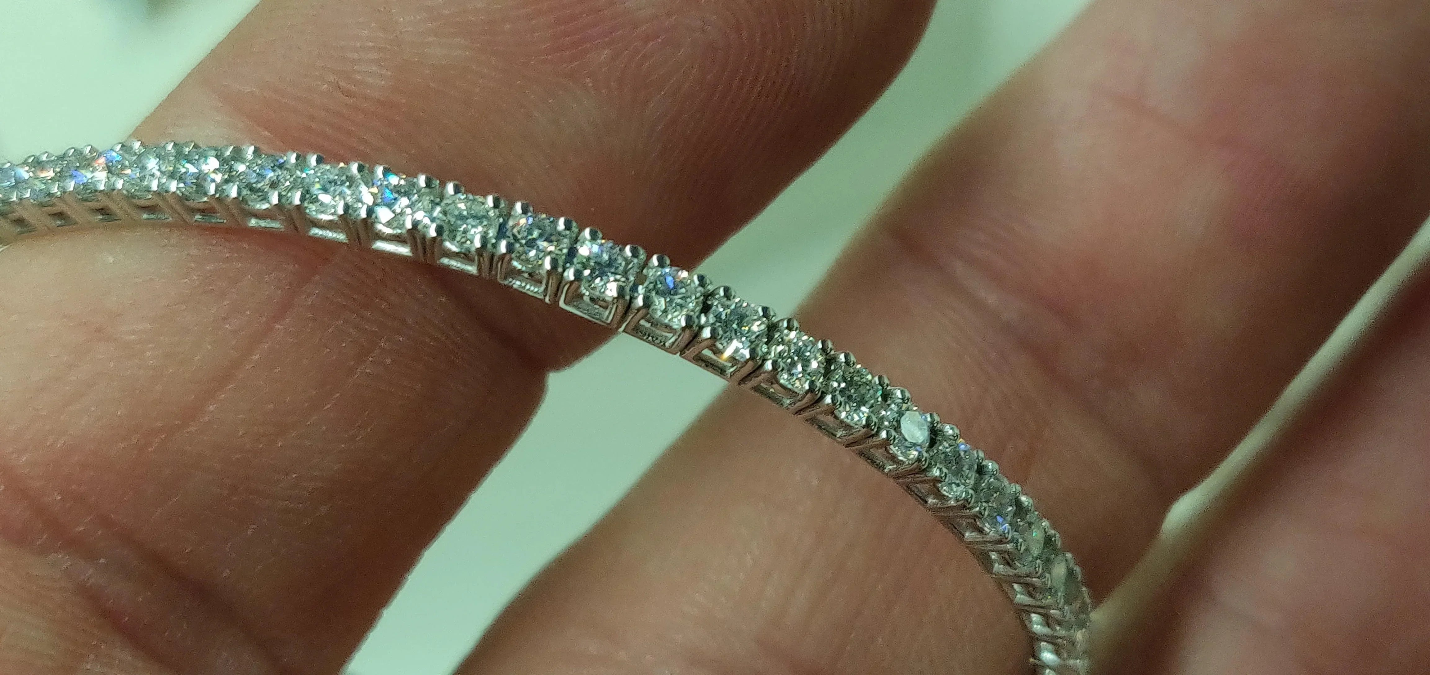 Tennisarmbånd på 3.0 carat F-G,VS-SI i 18K hvidguld