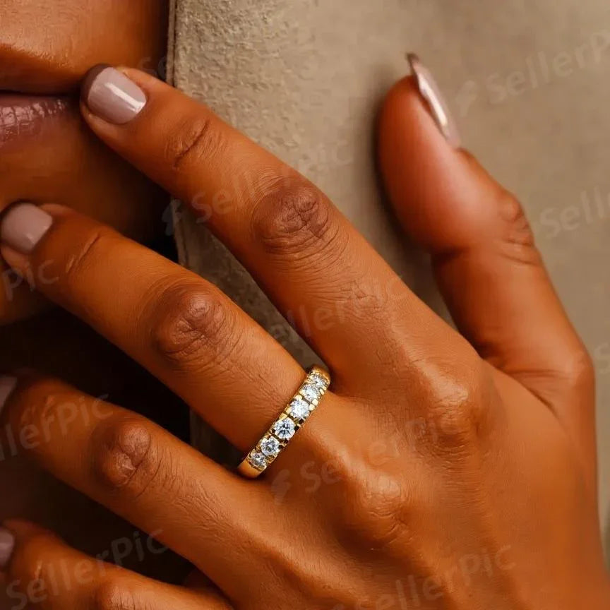 Alliancering i 14 KT guld med 0.70 CT. Brillanter