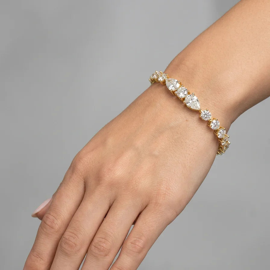 Tennisarmbånd med lab grown diamanter i round og pear cut i gulguld på hånd – 5.32 ct diamant armbånd model BR-08