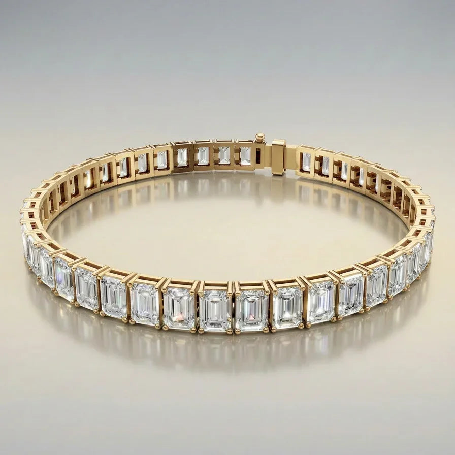 Tennisarmbånd i gulguld med emerald cut diamanter