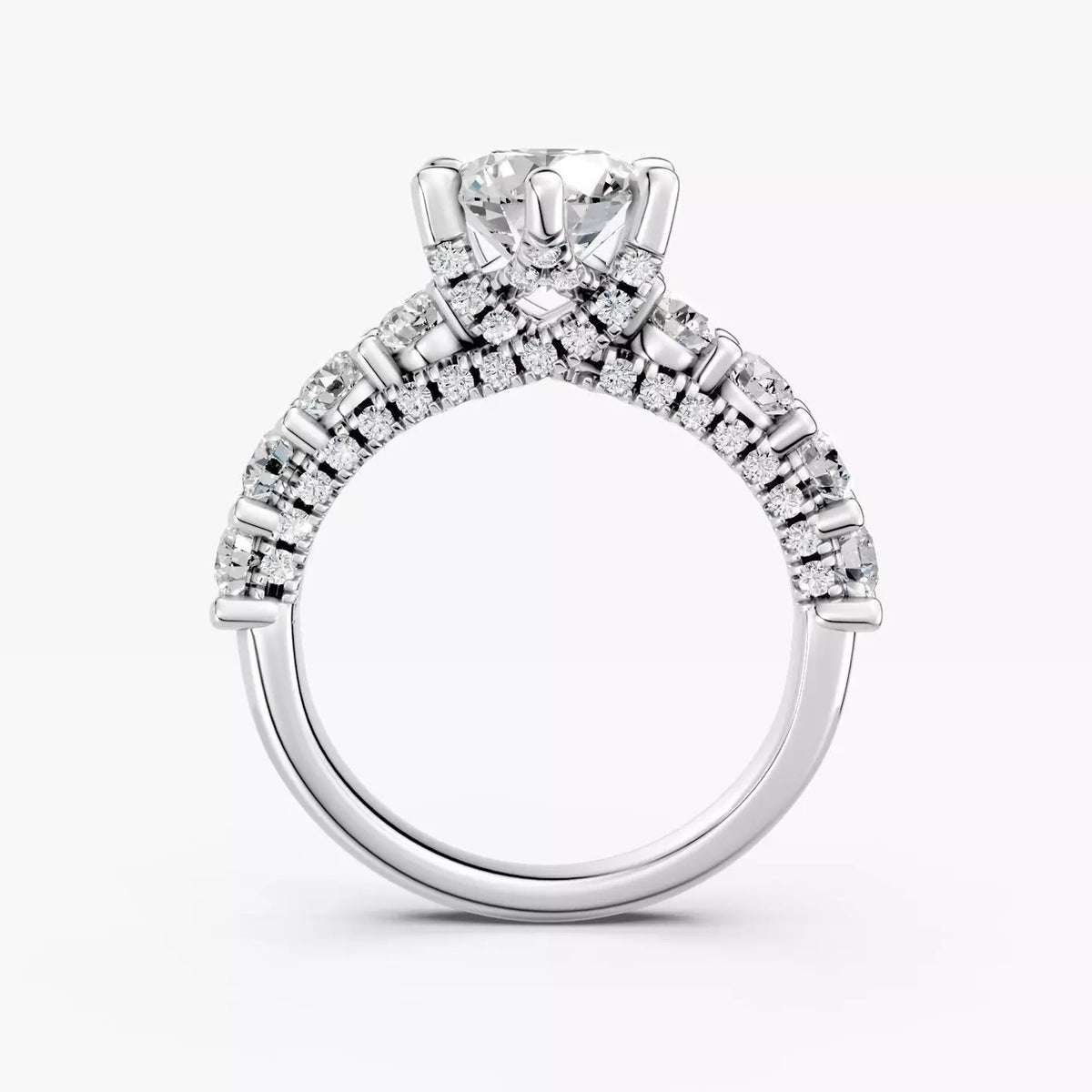 ZRT039 diamantring i 14 kt. hvidguld, profil med pavé-galleri og sidesten