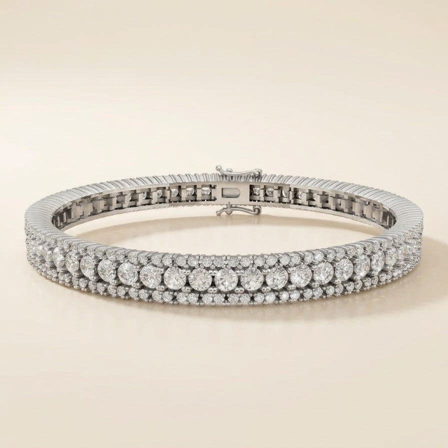 Tennisarmbånd i 18 kt hvidguld med 5,50 ct hvide brillanter fra Manich Jewelry