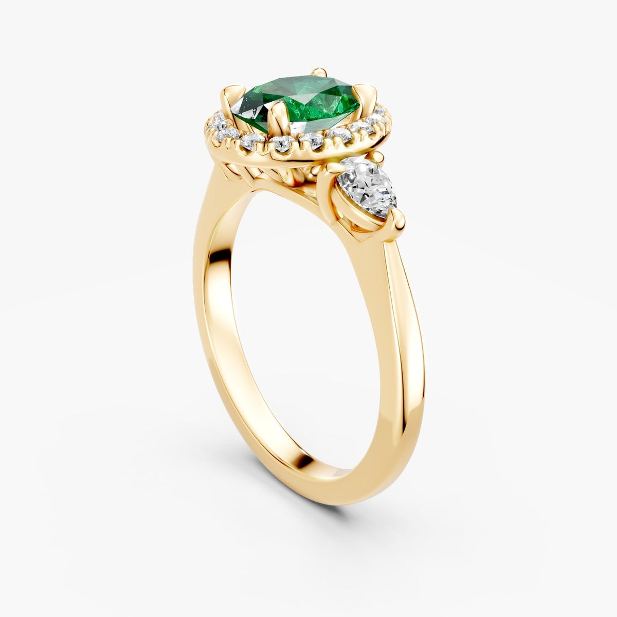 ZRT037 diamantring med grøn oval diamant og halo i 14 kt. gulguld, perspektiv
