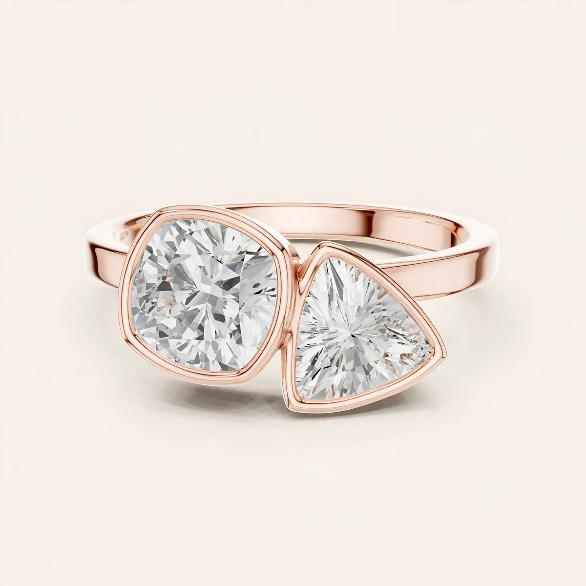SBWR(27) Toi et Moi diamantring med cushion og trillion i 14 kt. rosaguld – forfra