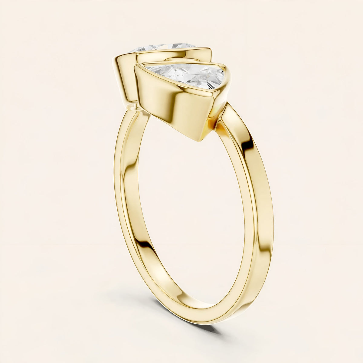 SBWR(27) Toi et Moi diamantring med cushion og trillion i 14 kt. gulguld – stående